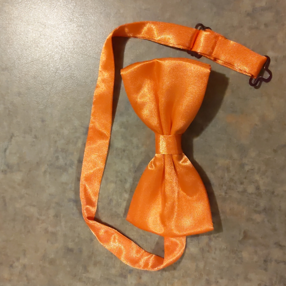 satin bowtie, pre-tied